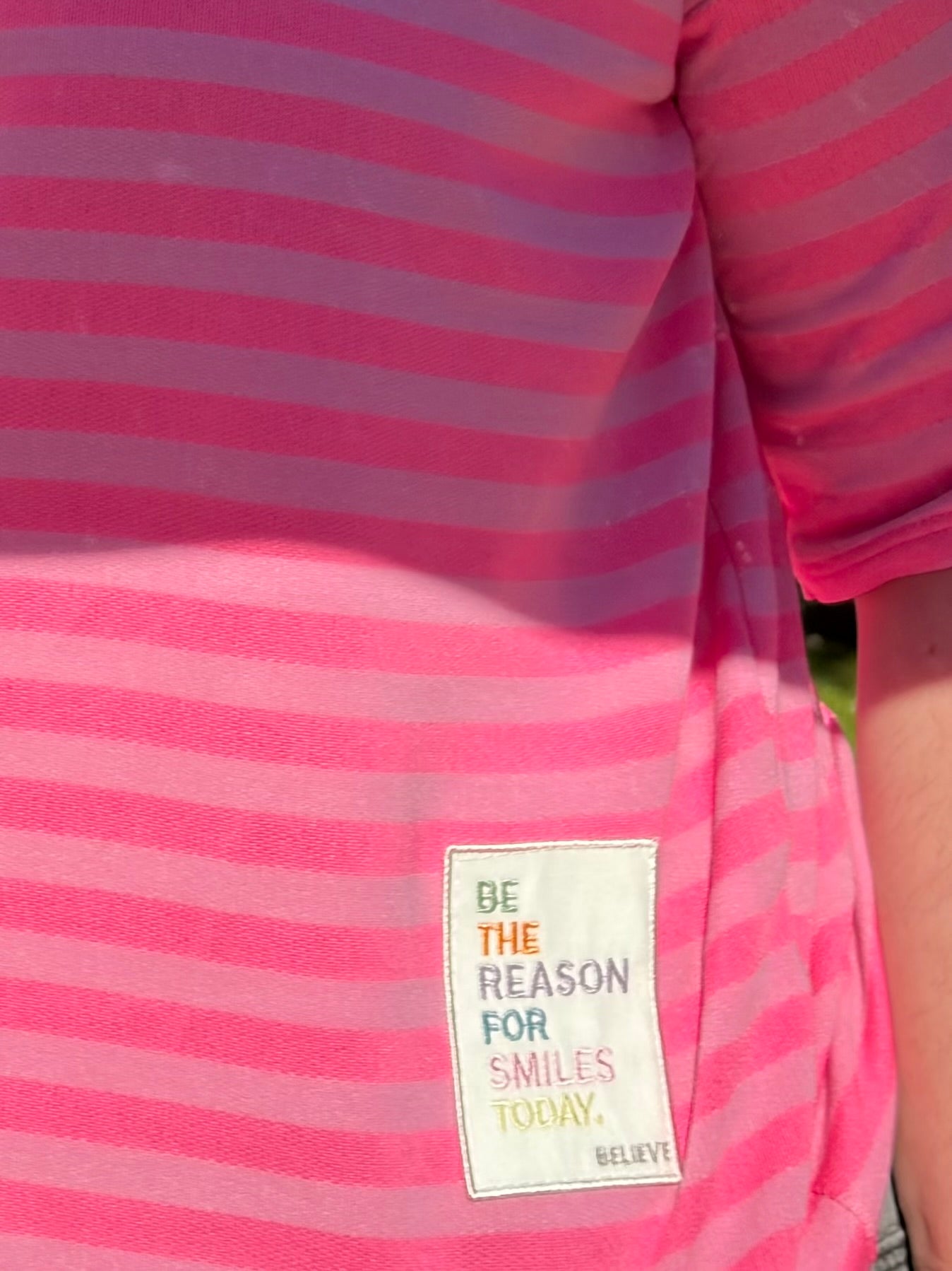 Gestreiftes 'be the reason' T-Shirt