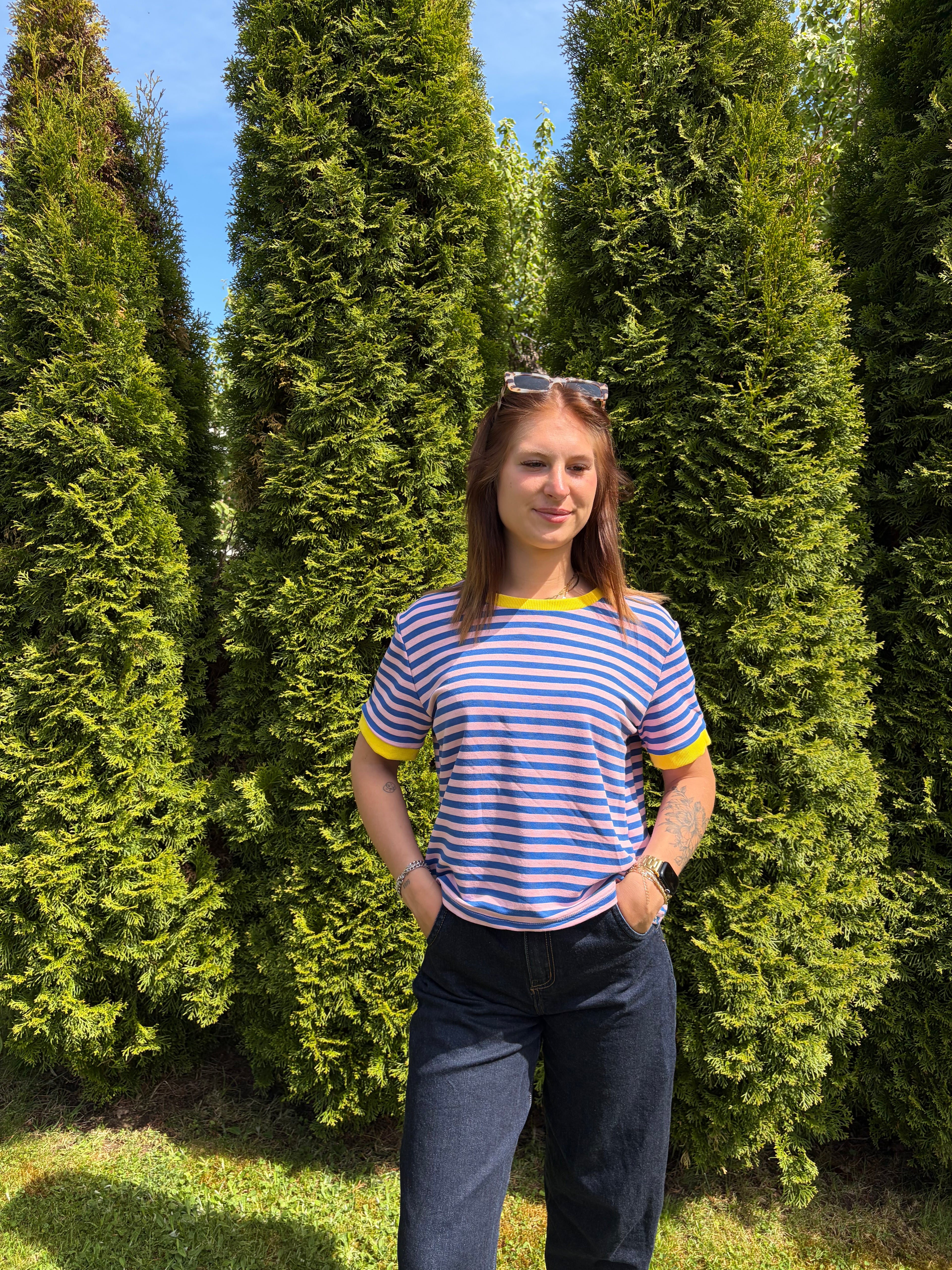 T-Shirt 'Stripes' in Rosa / Blau mit gelben Details